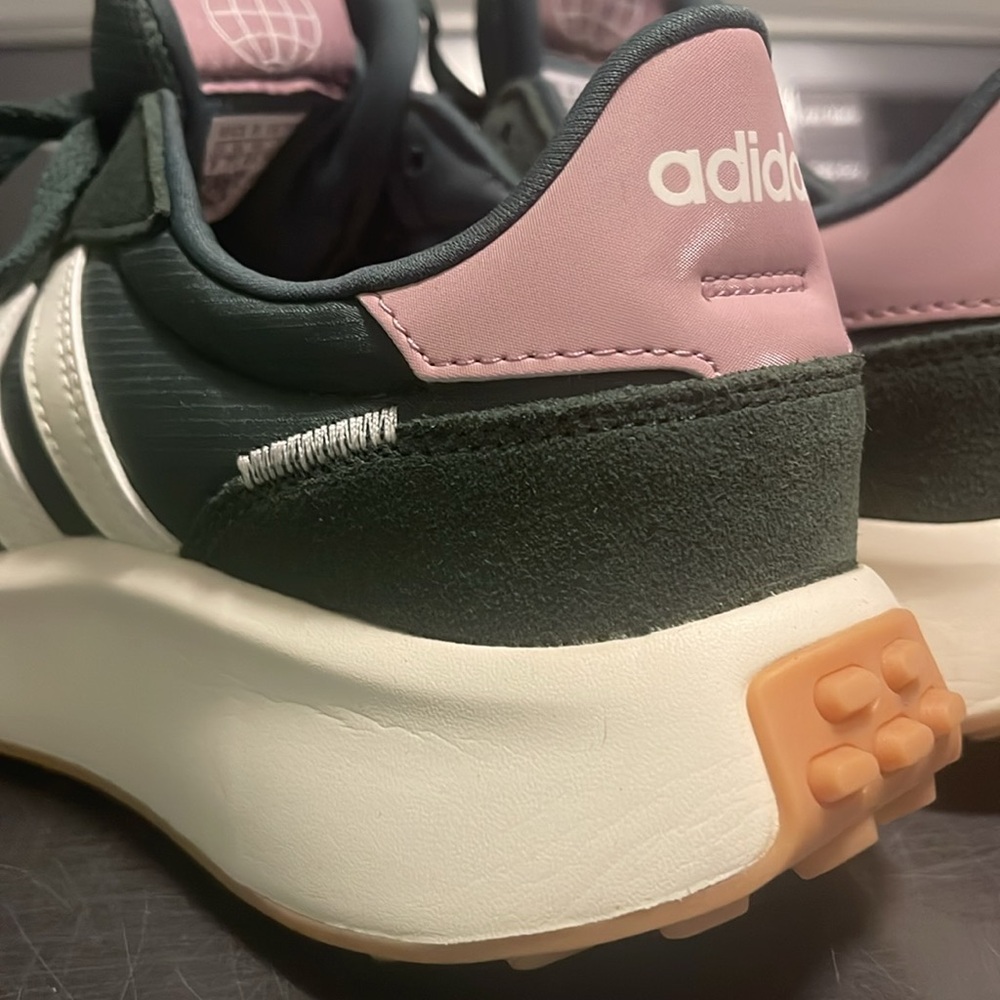 RARE ADIDAS FIND!!! LIKE NEW!!!Classic adidas driver style green with pink - Picture 13 of 15